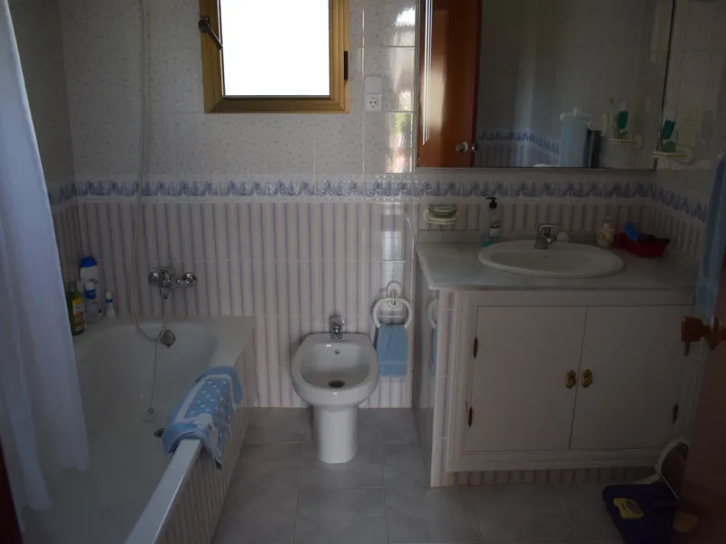 8,000 m2 irrigated farm with mango production. The villa has 160 m2 with a 60 m2 solarium, 4 bedrooms all with two windows or balconies (2 on the ground floor and another 2 bedrooms on the upper floor), 2 full bathrooms with window, large living room with