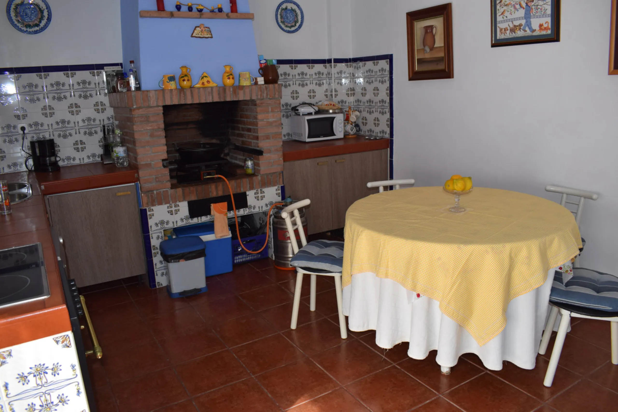 8,000 m2 irrigated farm with mango production. The villa has 160 m2 with a 60 m2 solarium, 4 bedrooms all with two windows or balconies (2 on the ground floor and another 2 bedrooms on the upper floor), 2 full bathrooms with window, large living room with