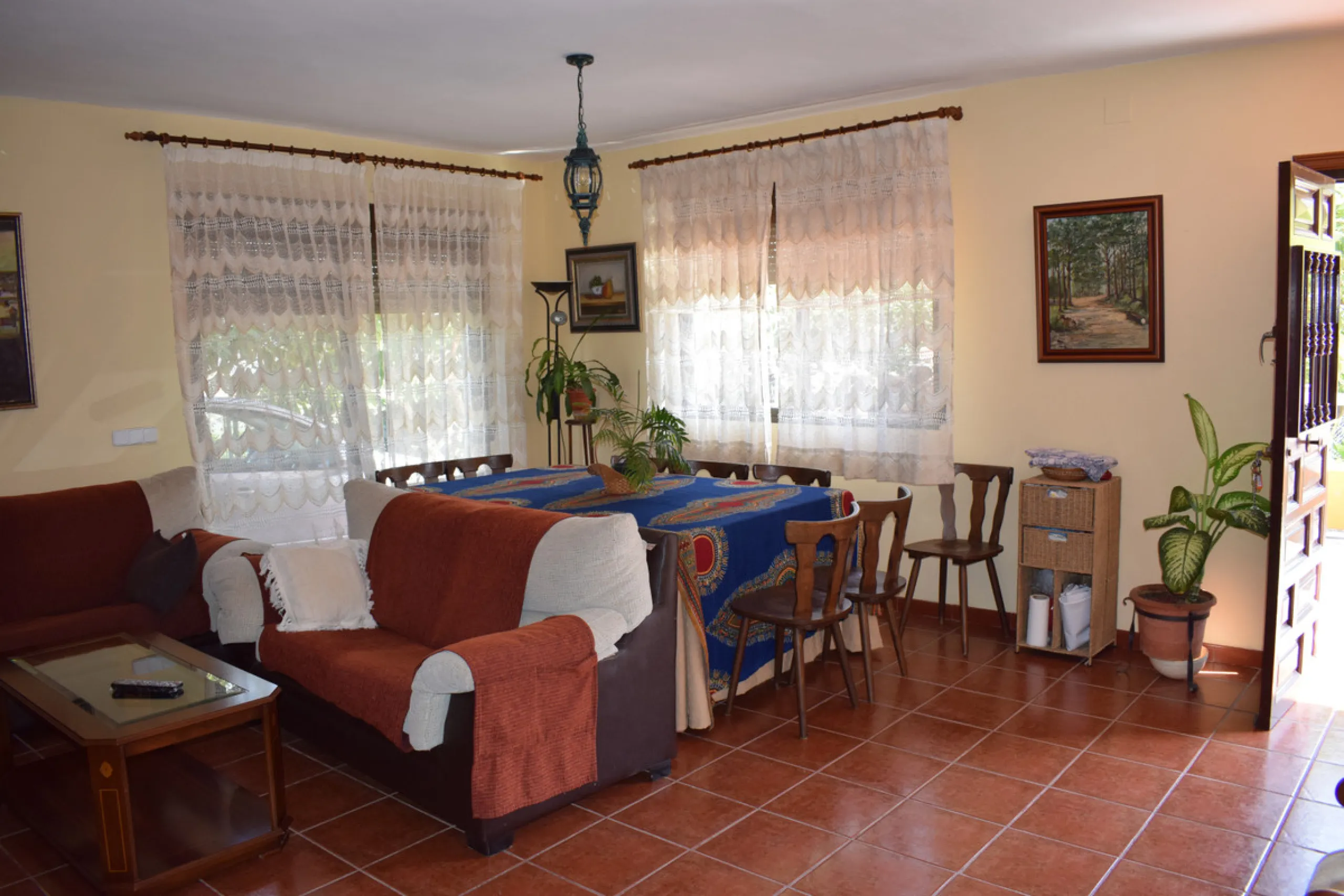 8,000 m2 irrigated farm with mango production. The villa has 160 m2 with a 60 m2 solarium, 4 bedrooms all with two windows or balconies (2 on the ground floor and another 2 bedrooms on the upper floor), 2 full bathrooms with window, large living room with