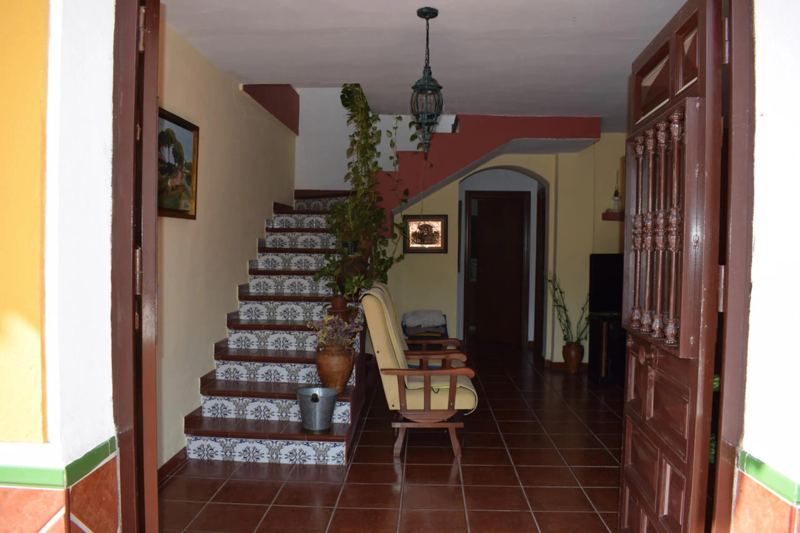 8,000 m2 irrigated farm with mango production. The villa has 160 m2 with a 60 m2 solarium, 4 bedrooms all with two windows or balconies (2 on the ground floor and another 2 bedrooms on the upper floor), 2 full bathrooms with window, large living room with