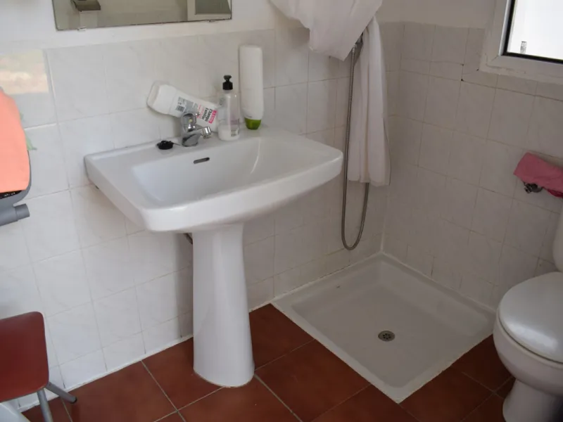 8,000 m2 irrigated farm with mango production. The villa has 160 m2 with a 60 m2 solarium, 4 bedrooms all with two windows or balconies (2 on the ground floor and another 2 bedrooms on the upper floor), 2 full bathrooms with window, large living room with