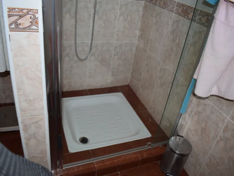 8,000 m2 irrigated farm with mango production. The villa has 160 m2 with a 60 m2 solarium, 4 bedrooms all with two windows or balconies (2 on the ground floor and another 2 bedrooms on the upper floor), 2 full bathrooms with window, large living room with