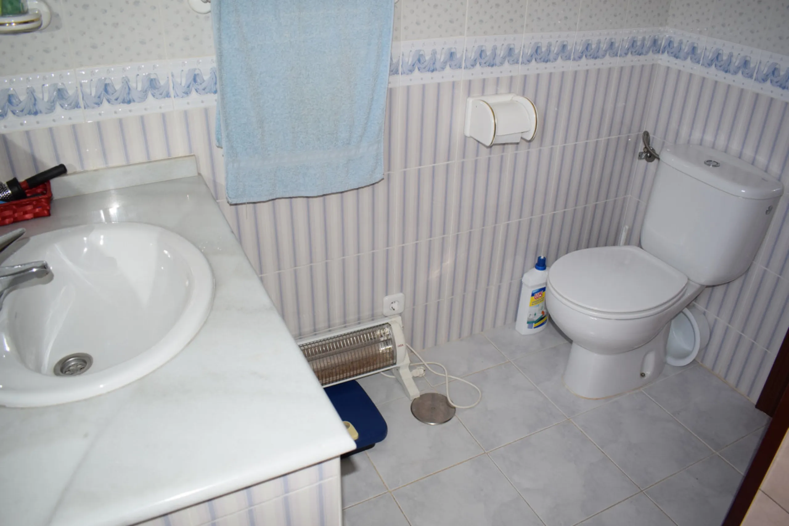 8,000 m2 irrigated farm with mango production. The villa has 160 m2 with a 60 m2 solarium, 4 bedrooms all with two windows or balconies (2 on the ground floor and another 2 bedrooms on the upper floor), 2 full bathrooms with window, large living room with