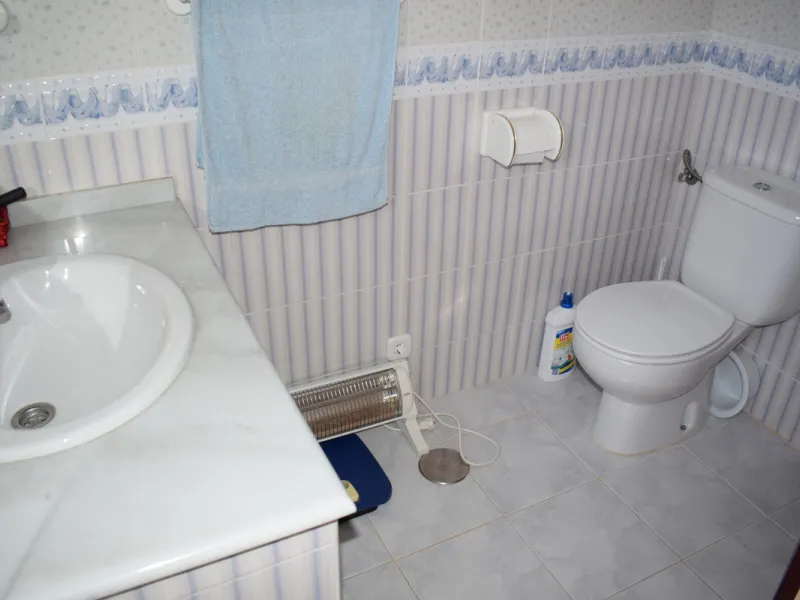 8,000 m2 irrigated farm with mango production. The villa has 160 m2 with a 60 m2 solarium, 4 bedrooms all with two windows or balconies (2 on the ground floor and another 2 bedrooms on the upper floor), 2 full bathrooms with window, large living room with