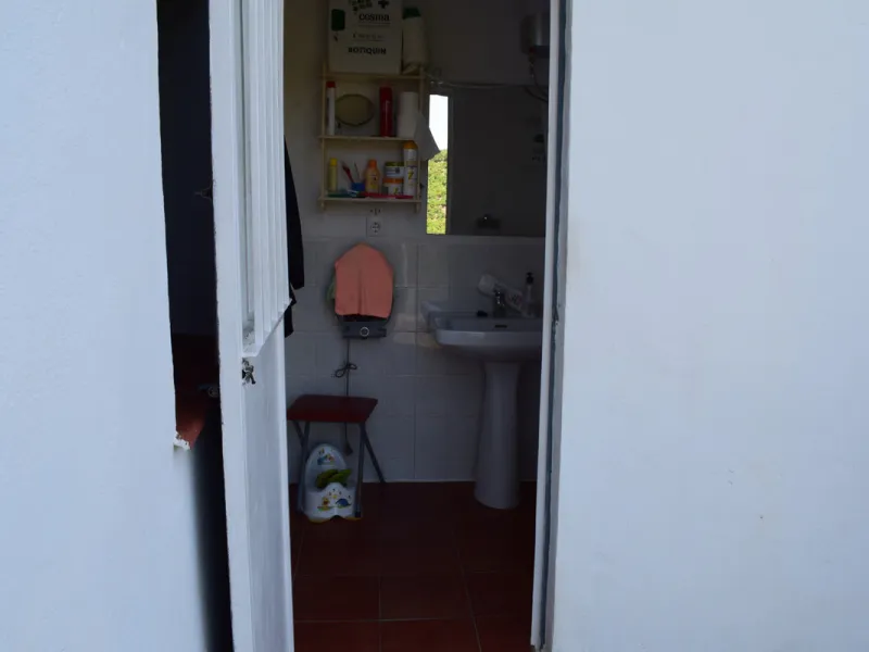 8,000 m2 irrigated farm with mango production. The villa has 160 m2 with a 60 m2 solarium, 4 bedrooms all with two windows or balconies (2 on the ground floor and another 2 bedrooms on the upper floor), 2 full bathrooms with window, large living room with