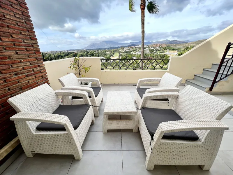 Wonderfulll 3 bedroom 2 bath penthouse with massive solarium with 360 views.