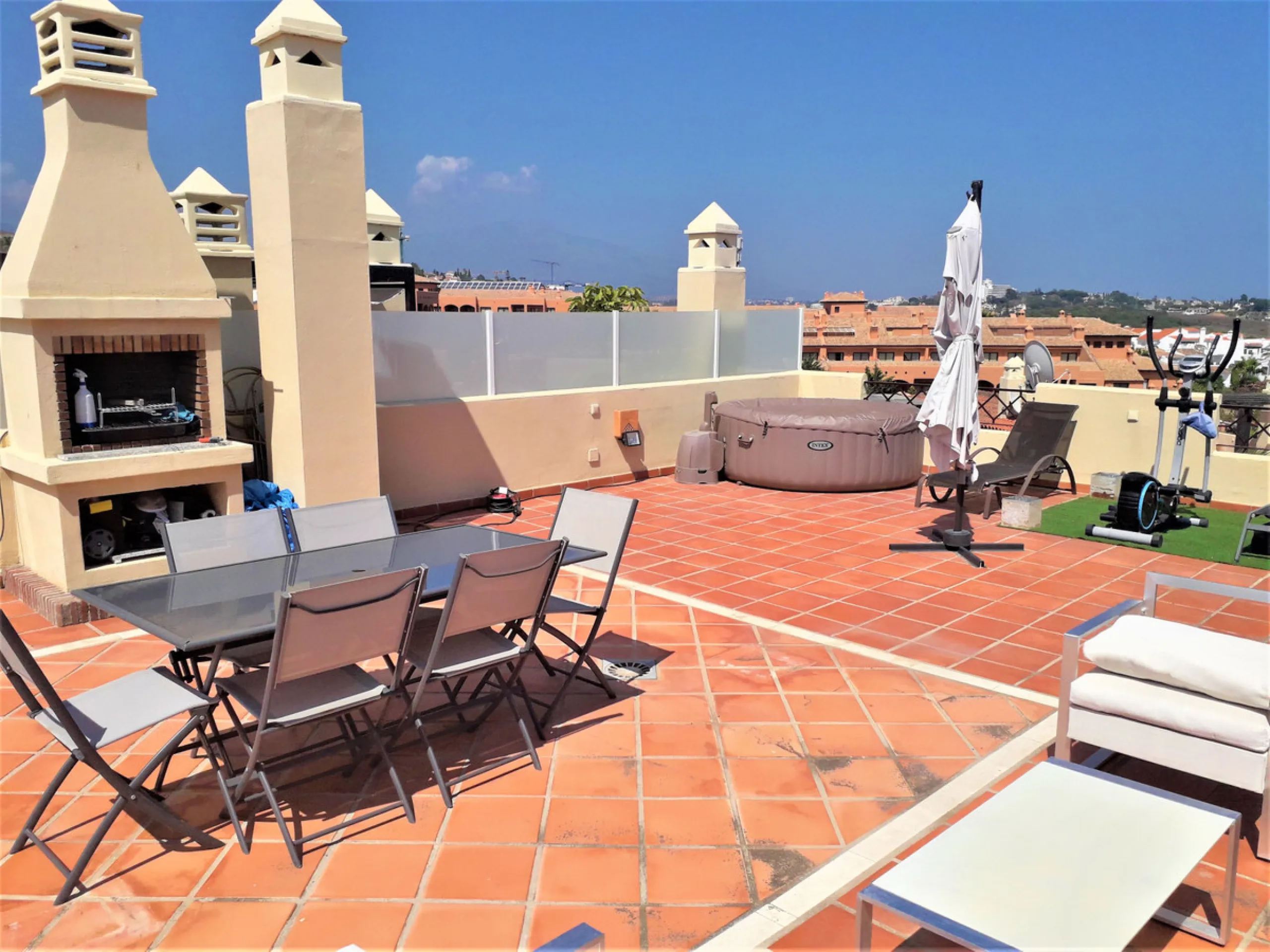 Wonderfulll 3 bedroom 2 bath penthouse with massive solarium with 360 views.