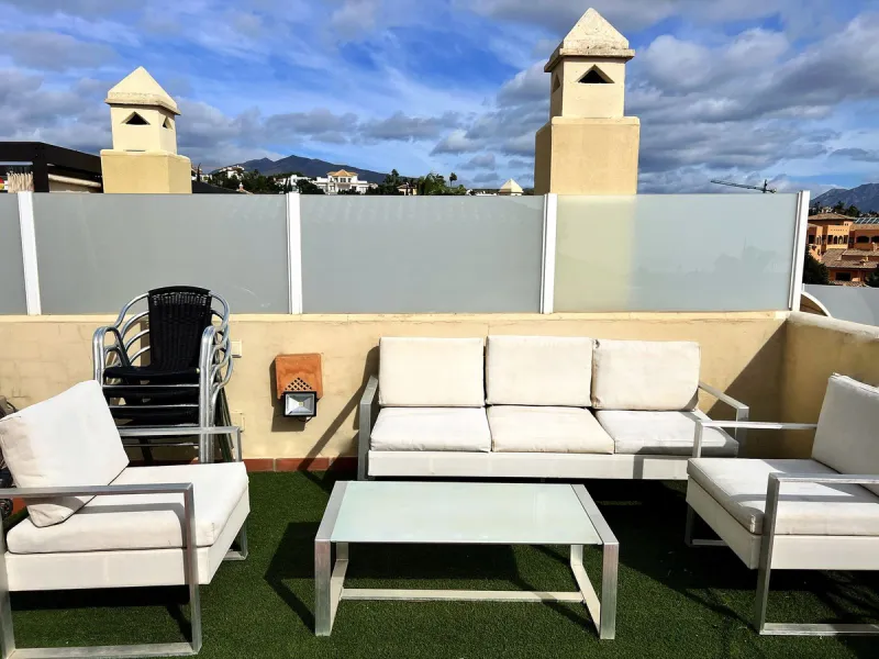 Wonderfulll 3 bedroom 2 bath penthouse with massive solarium with 360 views.