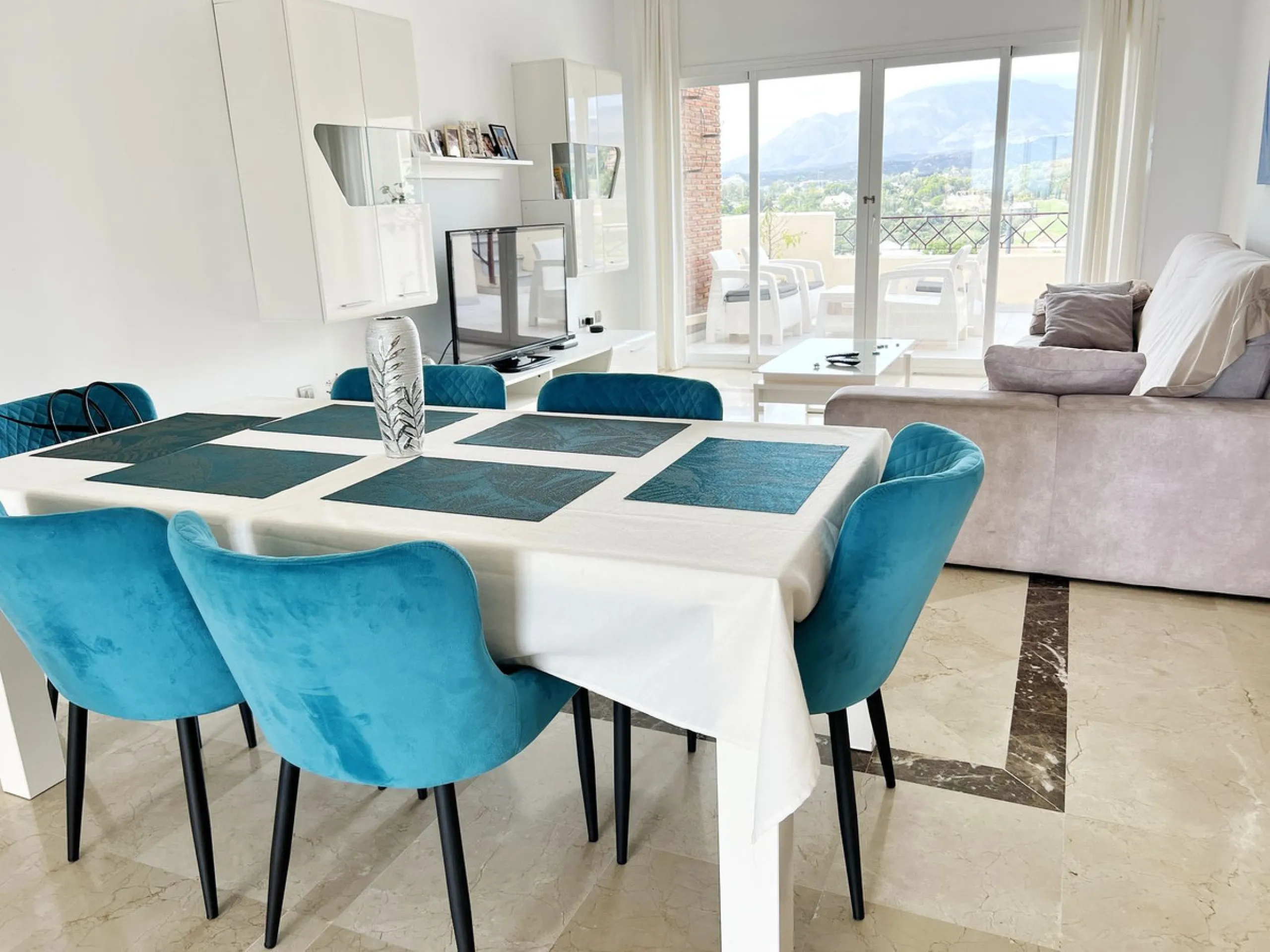 Wonderfulll 3 bedroom 2 bath penthouse with massive solarium with 360 views.
