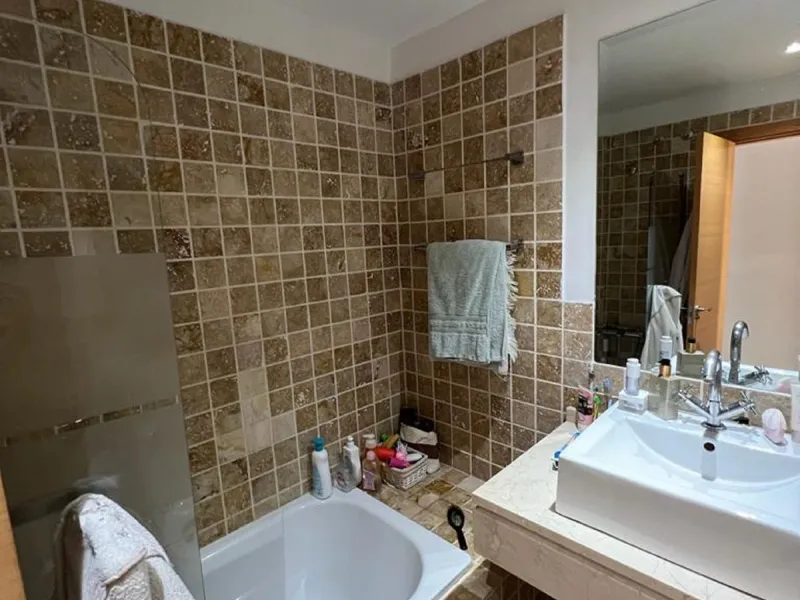 Wonderfulll 3 bedroom 2 bath penthouse with massive solarium with 360 views.