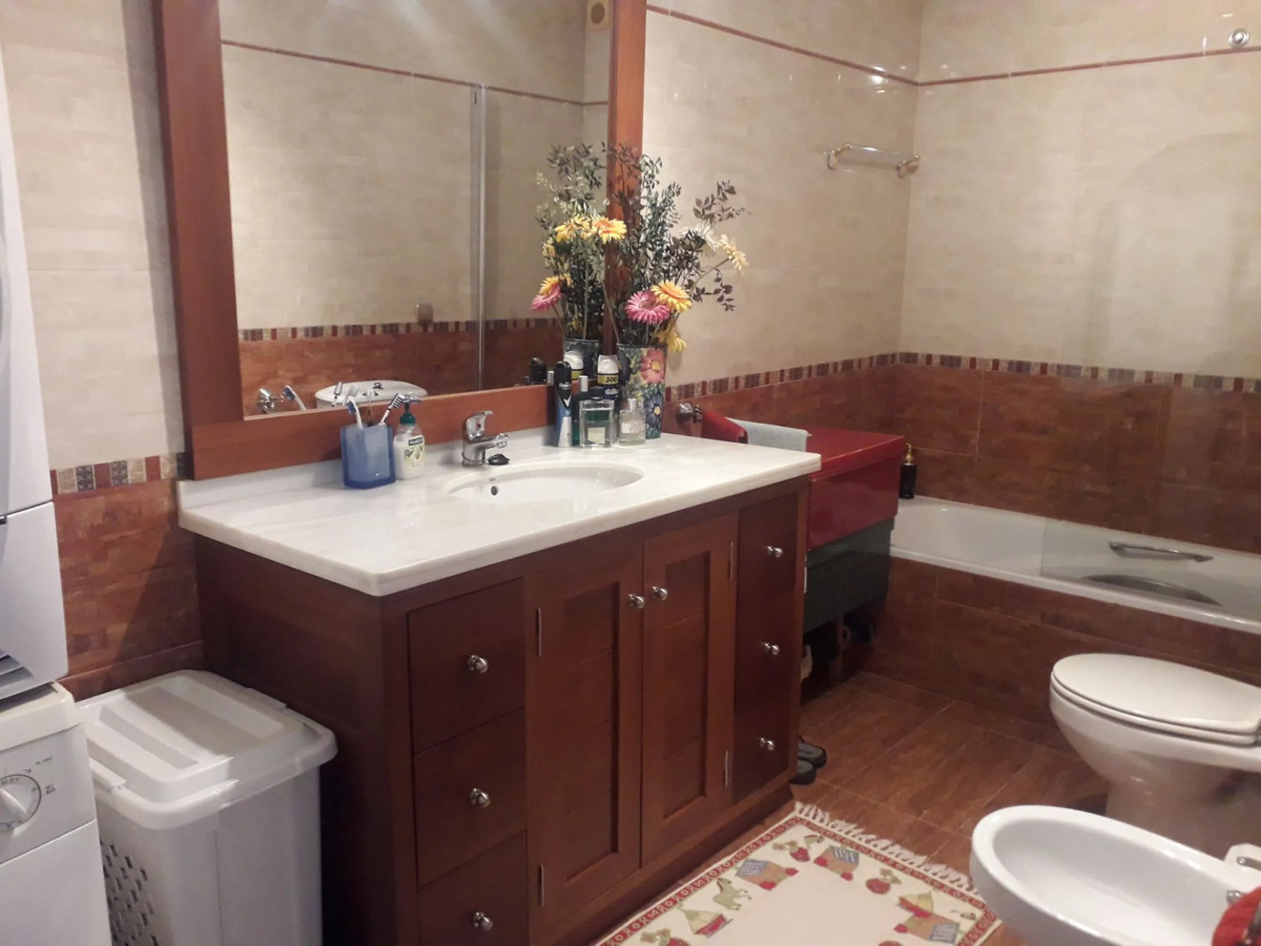 Wonderfulll 3 bedroom 2 bath penthouse with massive solarium with 360 views.