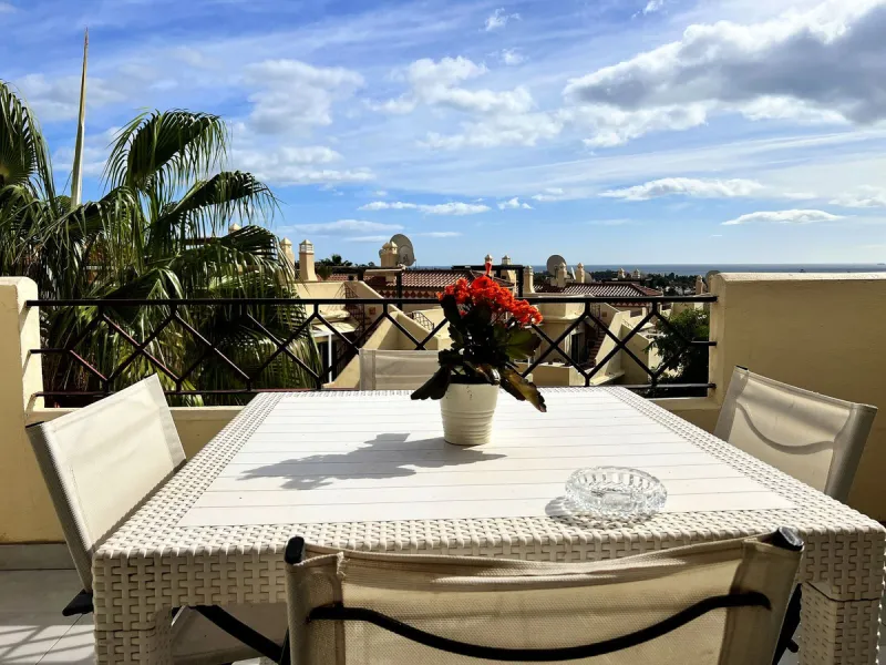 Wonderfulll 3 bedroom 2 bath penthouse with massive solarium with 360 views.