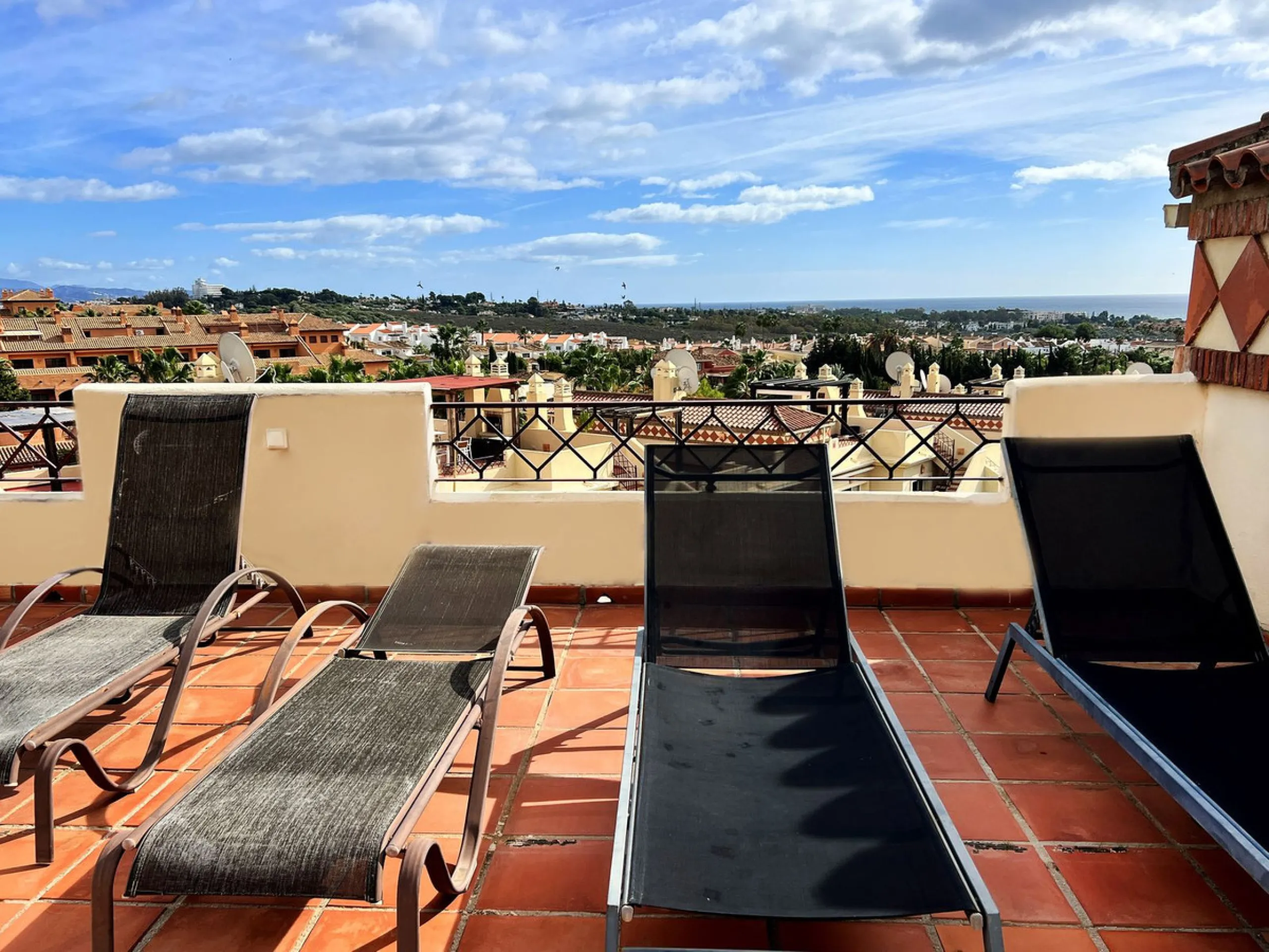 Wonderfulll 3 bedroom 2 bath penthouse with massive solarium with 360 views.