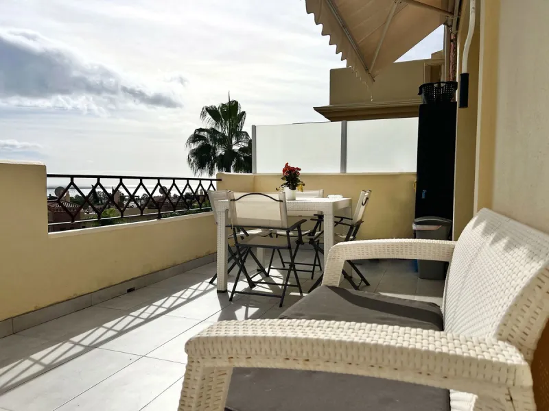 Wonderfulll 3 bedroom 2 bath penthouse with massive solarium with 360 views.