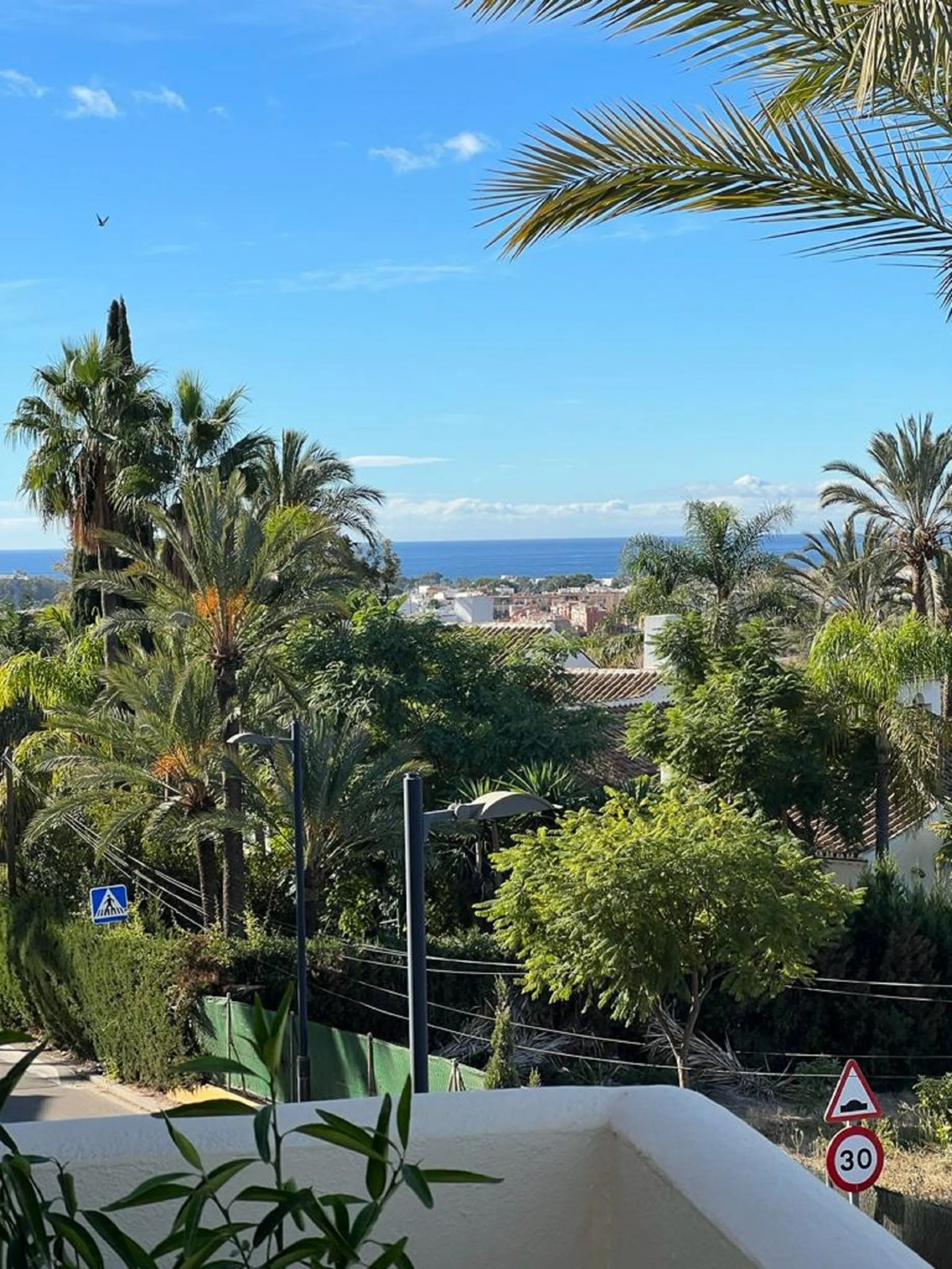 Wonderfulll 3 bedroom 2 bath penthouse with massive solarium with 360 views.