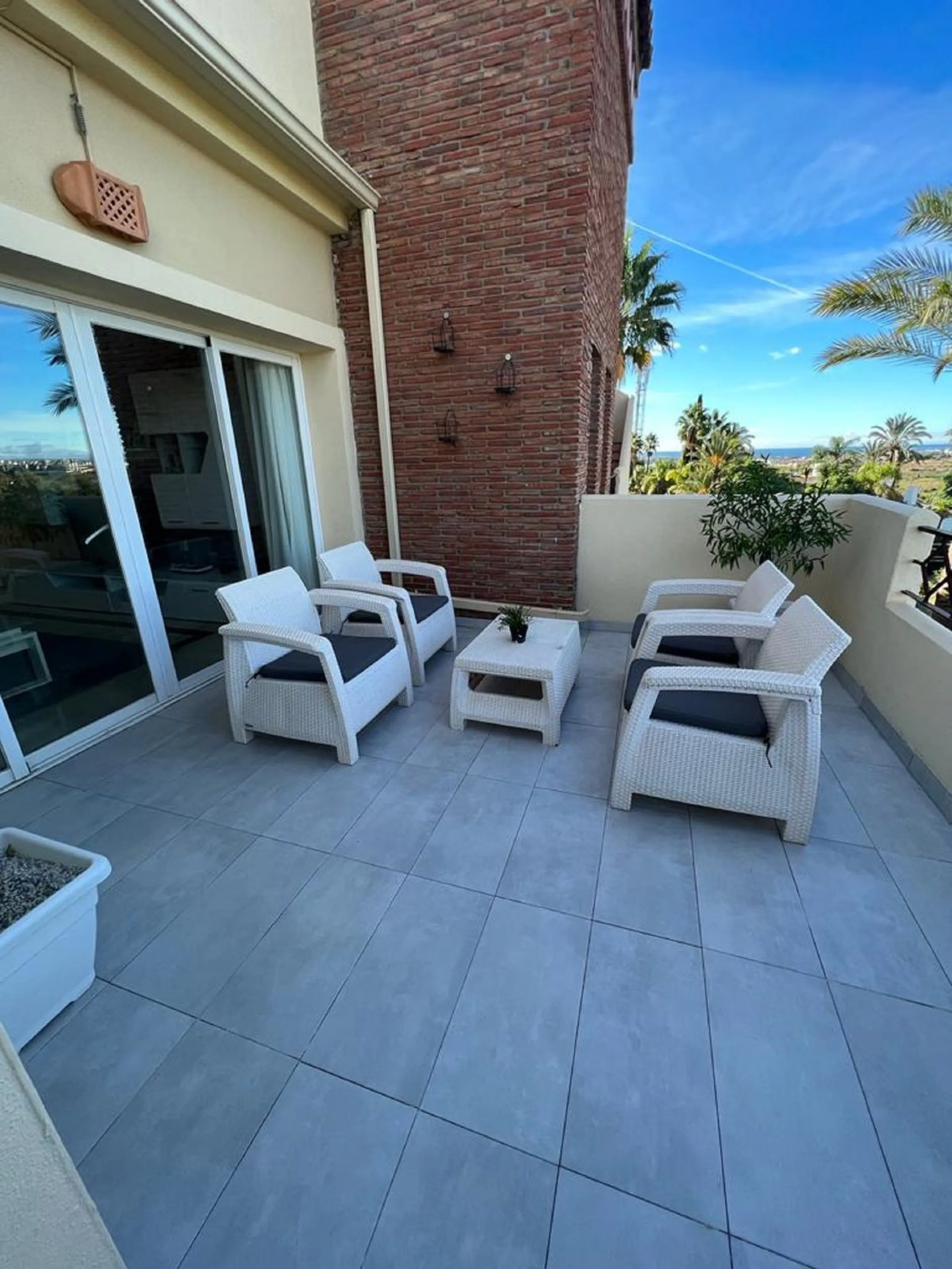 Wonderfulll 3 bedroom 2 bath penthouse with massive solarium with 360 views.