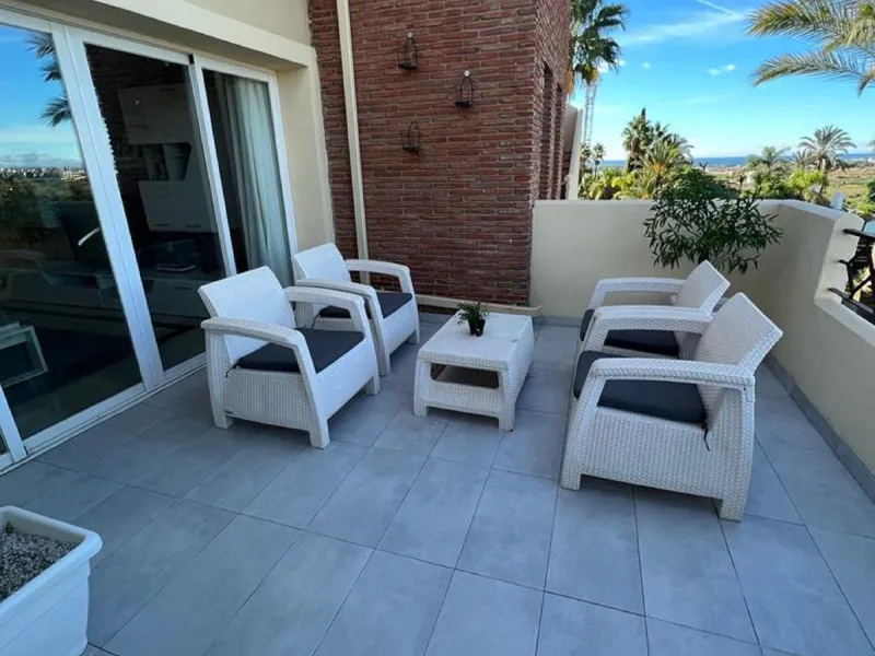 Wonderfulll 3 bedroom 2 bath penthouse with massive solarium with 360 views.