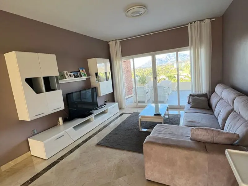 Wonderfulll 3 bedroom 2 bath penthouse with massive solarium with 360 views.