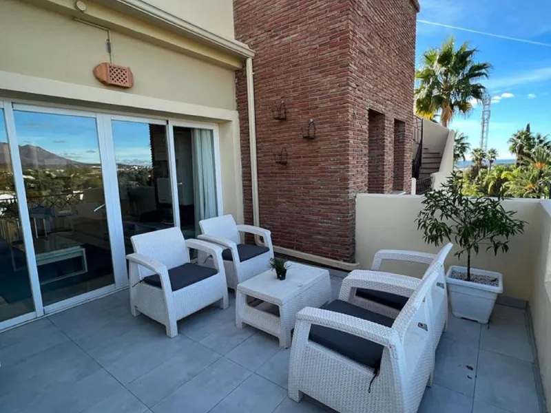 Wonderfulll 3 bedroom 2 bath penthouse with massive solarium with 360 views.