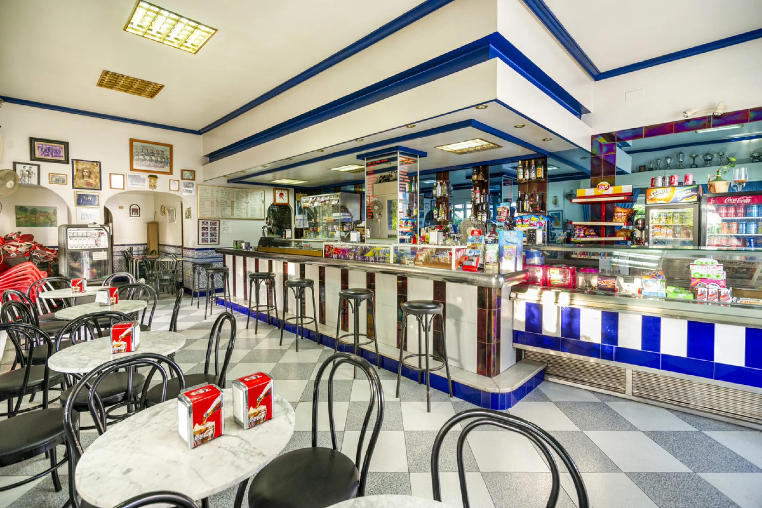 Freehold large lock up commercial unit. Available for the first time since new. Owner retiring after 31 years of running a successful bar cafeteria. Building can continue as a bar restaurant. Fully equipped with many covers and a large street terrace. The
