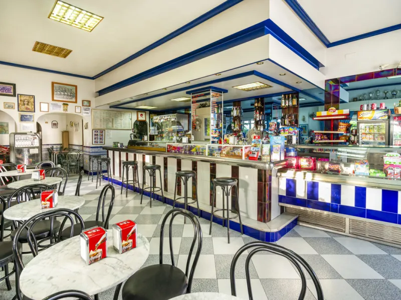 Freehold large lock up commercial unit. Available for the first time since new. Owner retiring after 31 years of running a successful bar cafeteria. Building can continue as a bar restaurant. Fully equipped with many covers and a large street terrace. The