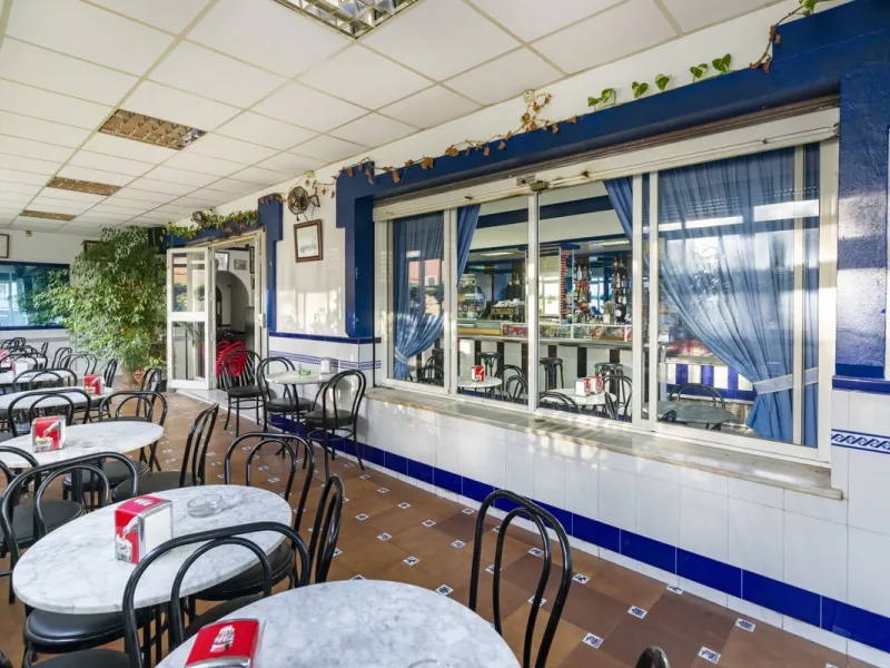 Freehold large lock up commercial unit. Available for the first time since new. Owner retiring after 31 years of running a successful bar cafeteria. Building can continue as a bar restaurant. Fully equipped with many covers and a large street terrace. The