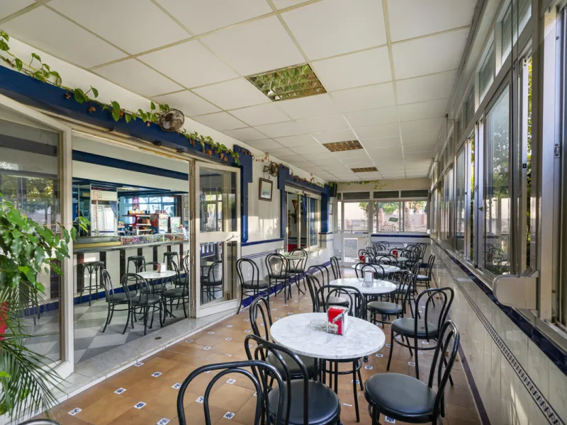 Freehold large lock up commercial unit. Available for the first time since new. Owner retiring after 31 years of running a successful bar cafeteria. Building can continue as a bar restaurant. Fully equipped with many covers and a large street terrace. The