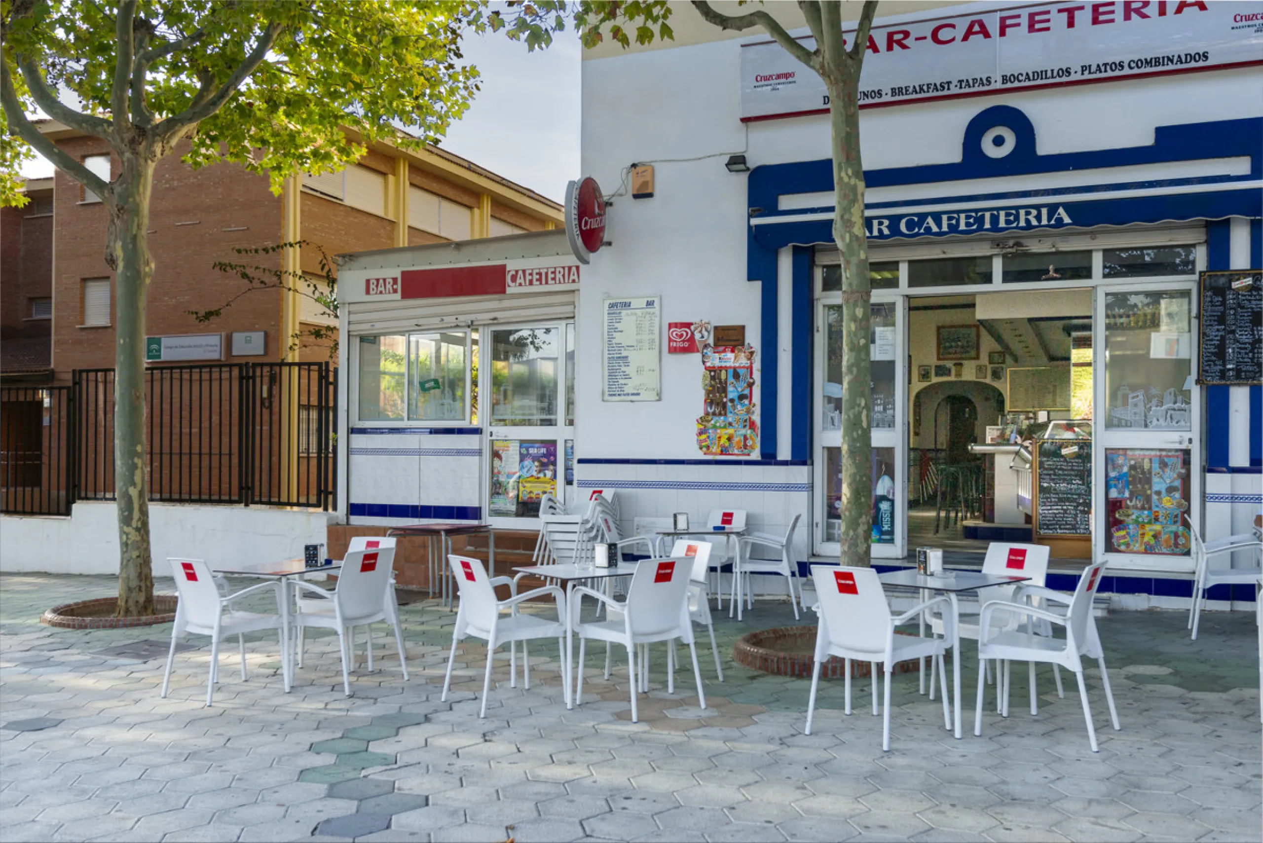 Freehold large lock up commercial unit. Available for the first time since new. Owner retiring after 31 years of running a successful bar cafeteria. Building can continue as a bar restaurant. Fully equipped with many covers and a large street terrace. The