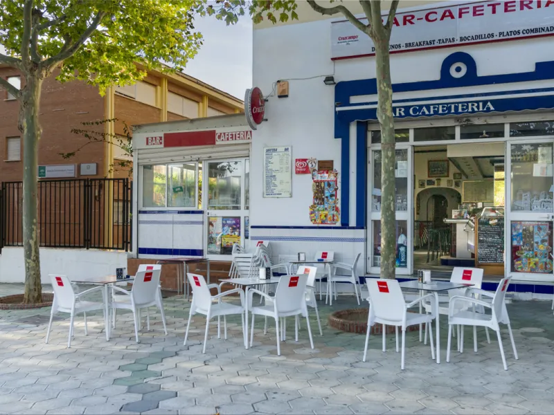 Freehold large lock up commercial unit. Available for the first time since new. Owner retiring after 31 years of running a successful bar cafeteria. Building can continue as a bar restaurant. Fully equipped with many covers and a large street terrace. The