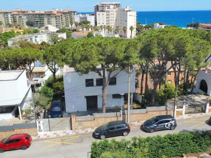 Modern renovated villa with sea views and tourist license in Platja d’Aro