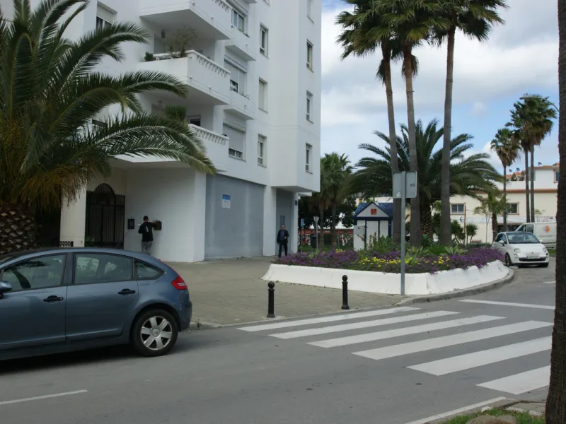 Commercial premises in a very good location right on a corner of two streets with a lot of people passing by foot and by car.
