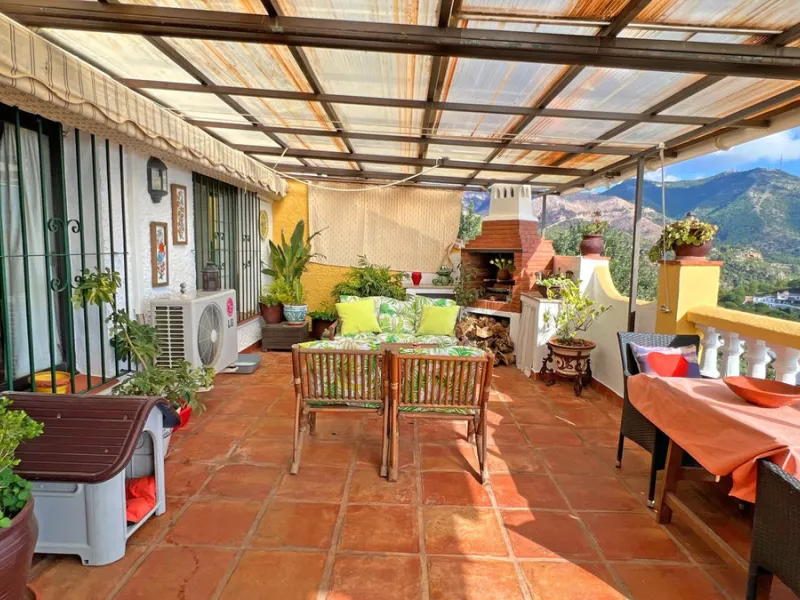 Are you looking for a dream home in the center of Mijas Pueblo? Then this 366m2 villa is perfect for you!