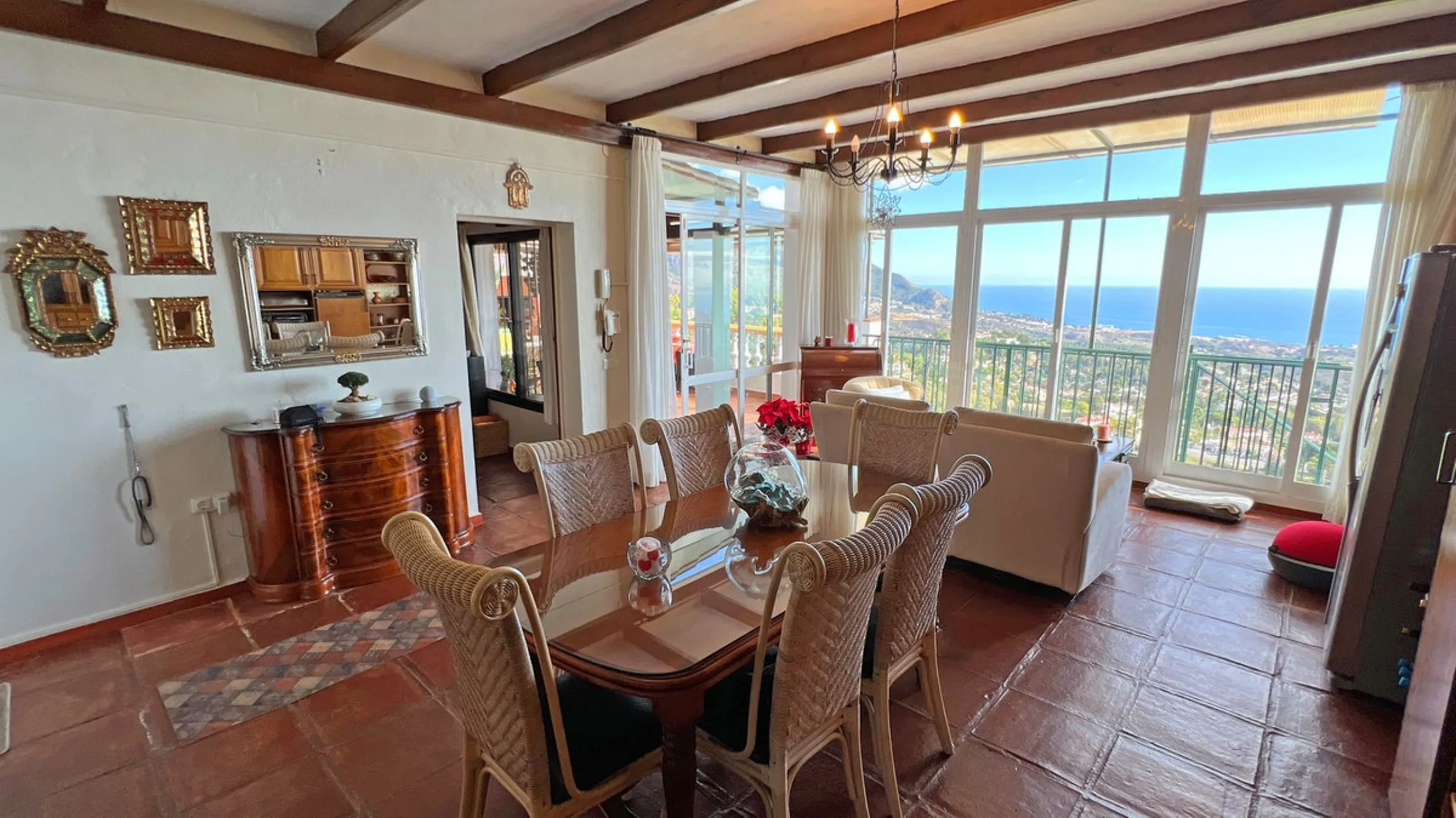 Are you looking for a dream home in the center of Mijas Pueblo? Then this 366m2 villa is perfect for you!