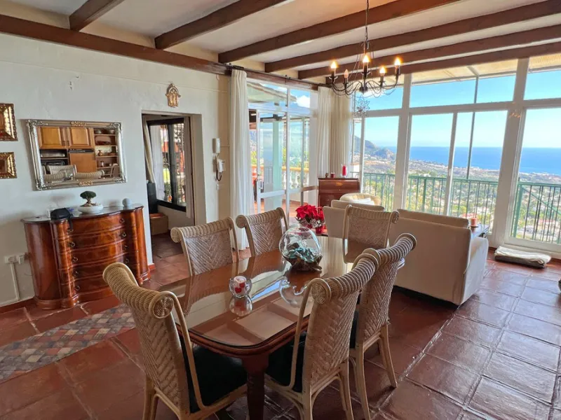 Are you looking for a dream home in the center of Mijas Pueblo? Then this 366m2 villa is perfect for you!