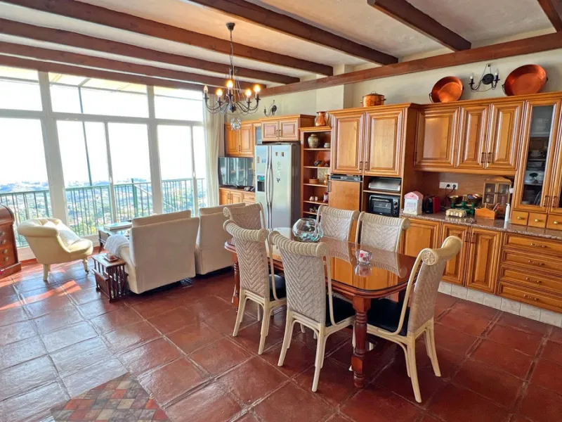 Are you looking for a dream home in the center of Mijas Pueblo? Then this 366m2 villa is perfect for you!