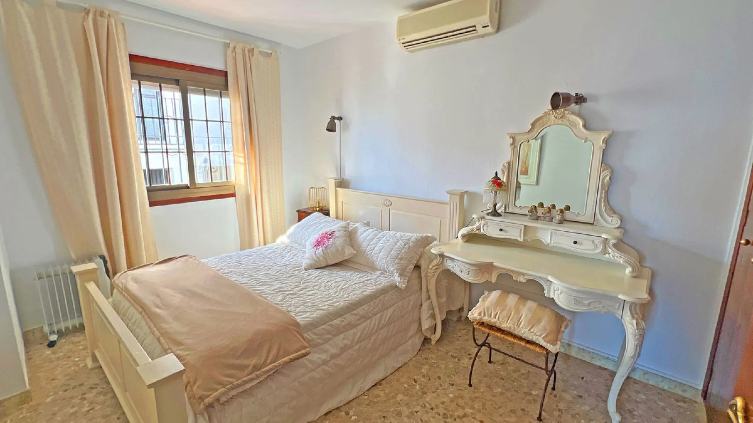 Are you looking for a dream home in the center of Mijas Pueblo? Then this 366m2 villa is perfect for you!