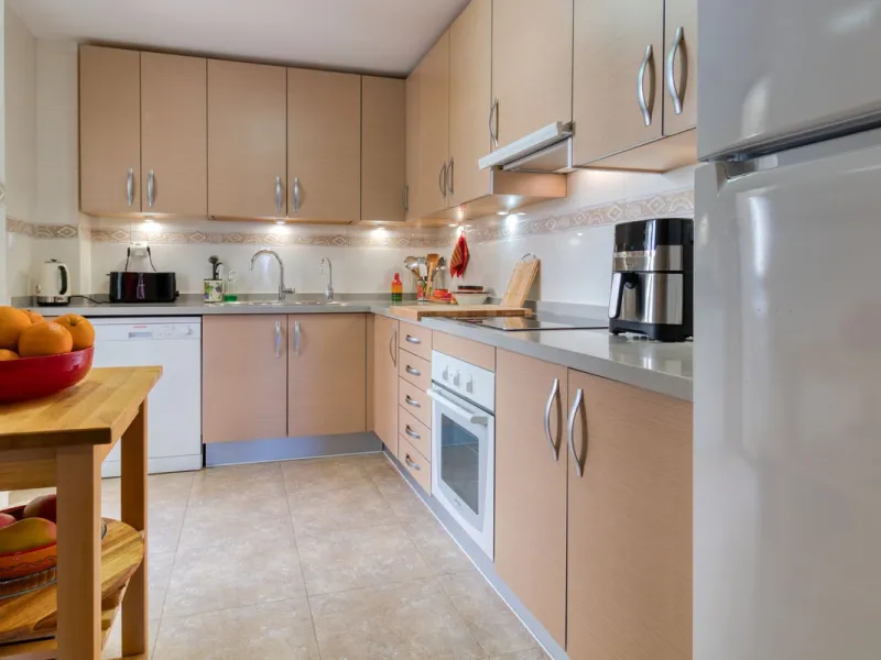 Gut gepflegte Etagenwohnung mit sonniger Terrasse in der Nähe des Bahnhofs El Pinillo in Torremolinos