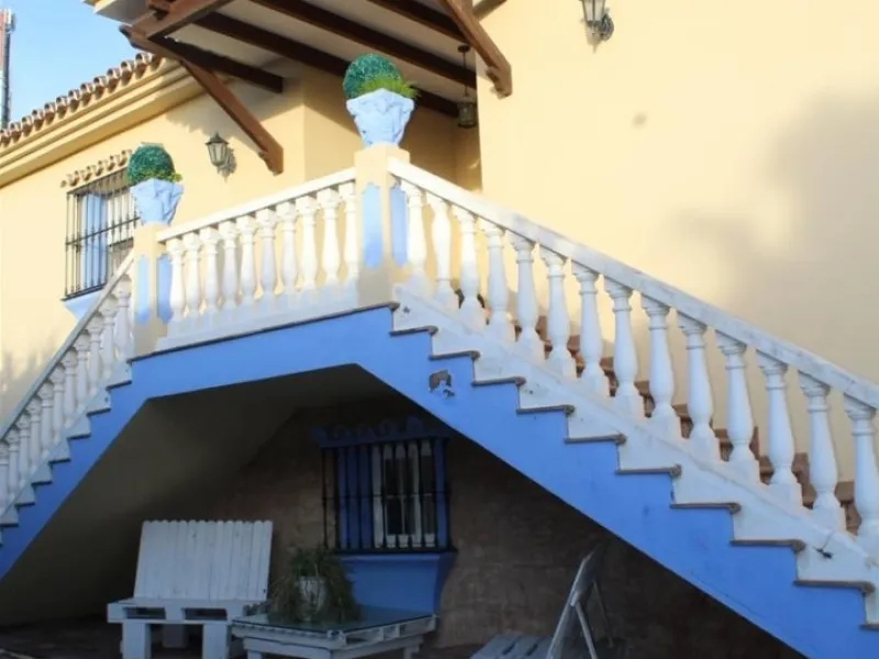Estepona: Unique finca type property offered for sale, currently run as an events location and restaurant with living accommodation above. The ground floor has large outside area with bar, bbq area inside is a saloon, reception and bar area plus commercia