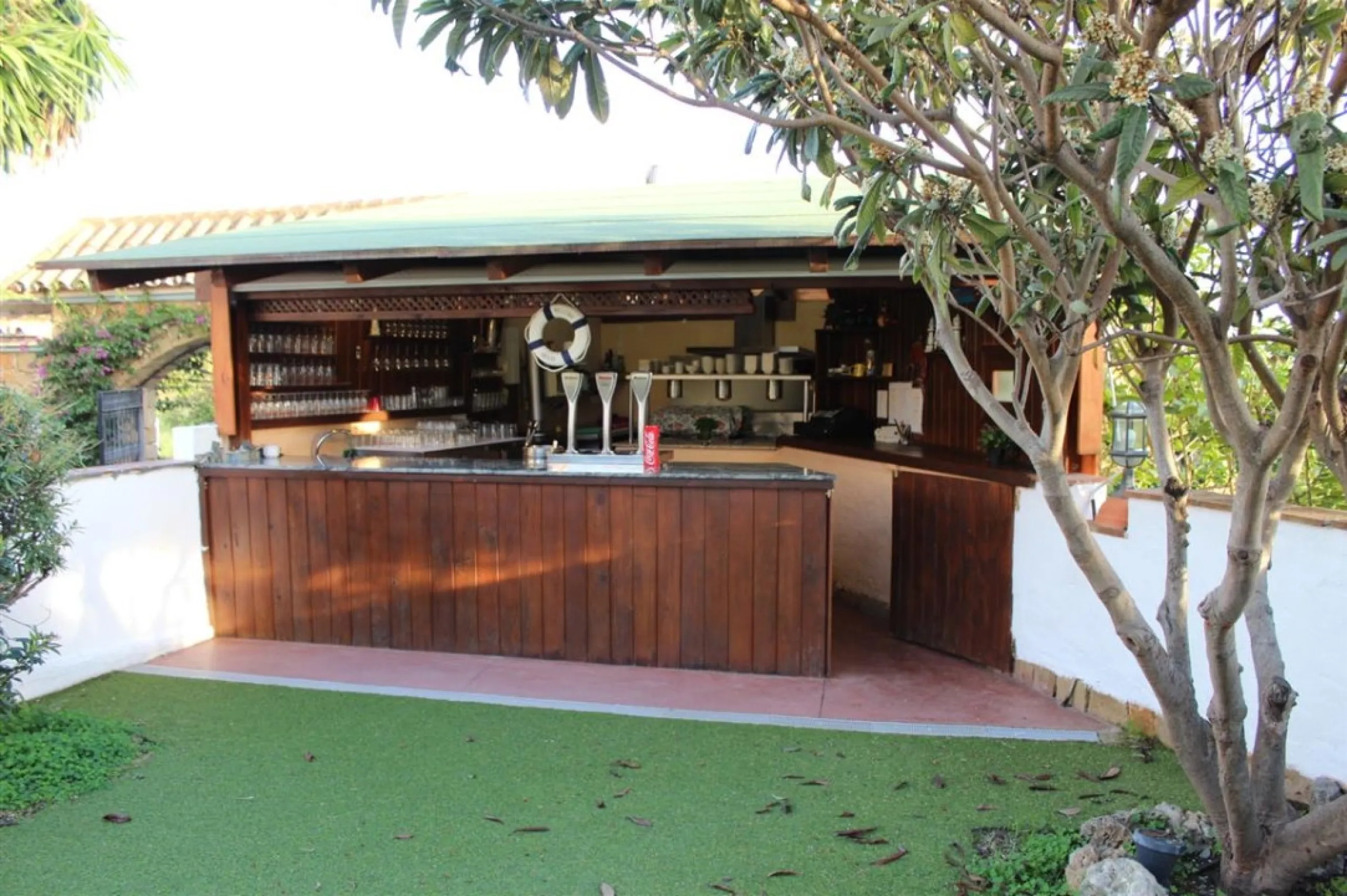 Estepona: Unique finca type property offered for sale, currently run as an events location and restaurant with living accommodation above. The ground floor has large outside area with bar, bbq area inside is a saloon, reception and bar area plus commercia