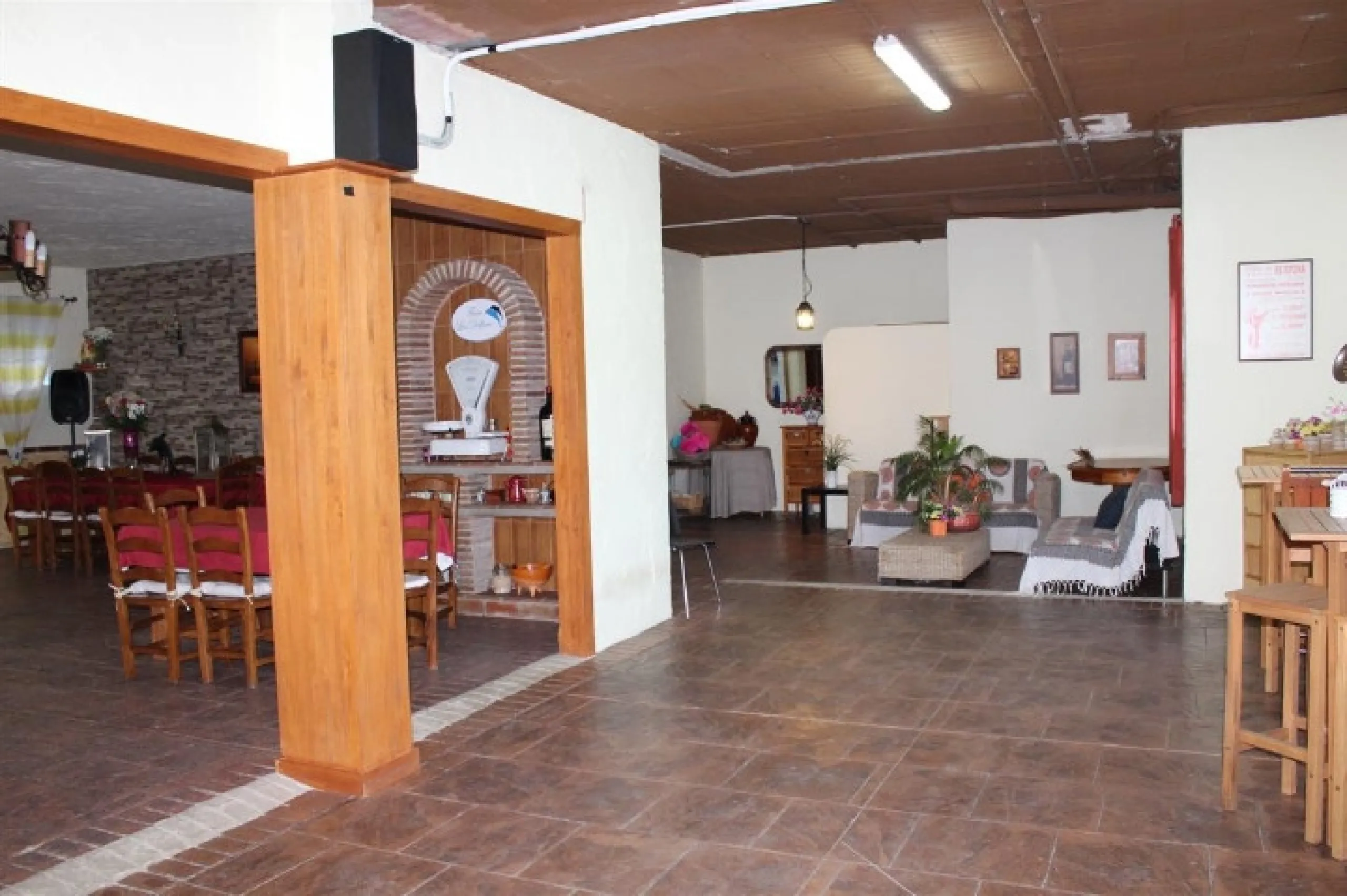 Estepona: Unique finca type property offered for sale, currently run as an events location and restaurant with living accommodation above. The ground floor has large outside area with bar, bbq area inside is a saloon, reception and bar area plus commercia