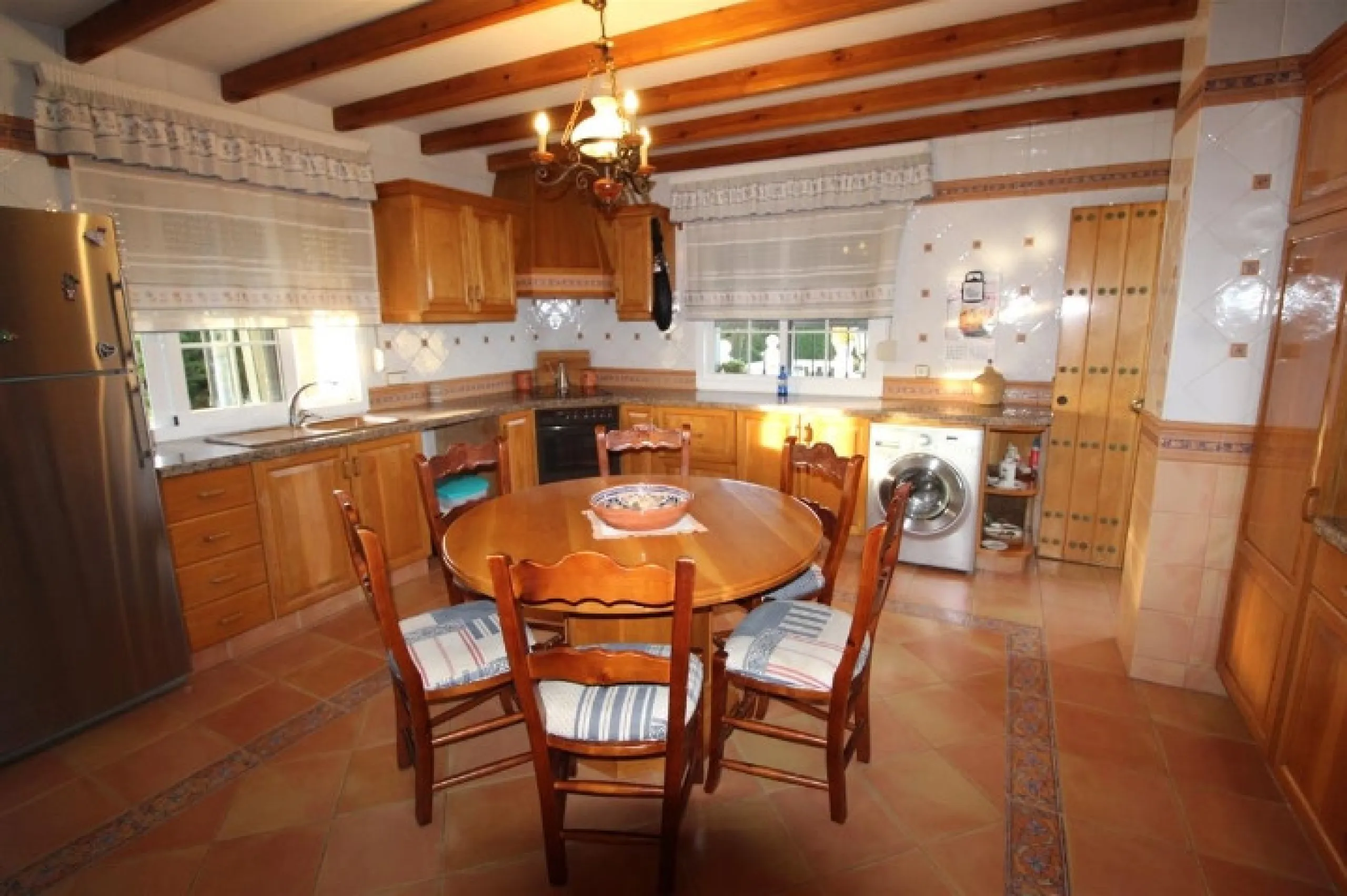 Estepona: Unique finca type property offered for sale, currently run as an events location and restaurant with living accommodation above. The ground floor has large outside area with bar, bbq area inside is a saloon, reception and bar area plus commercia