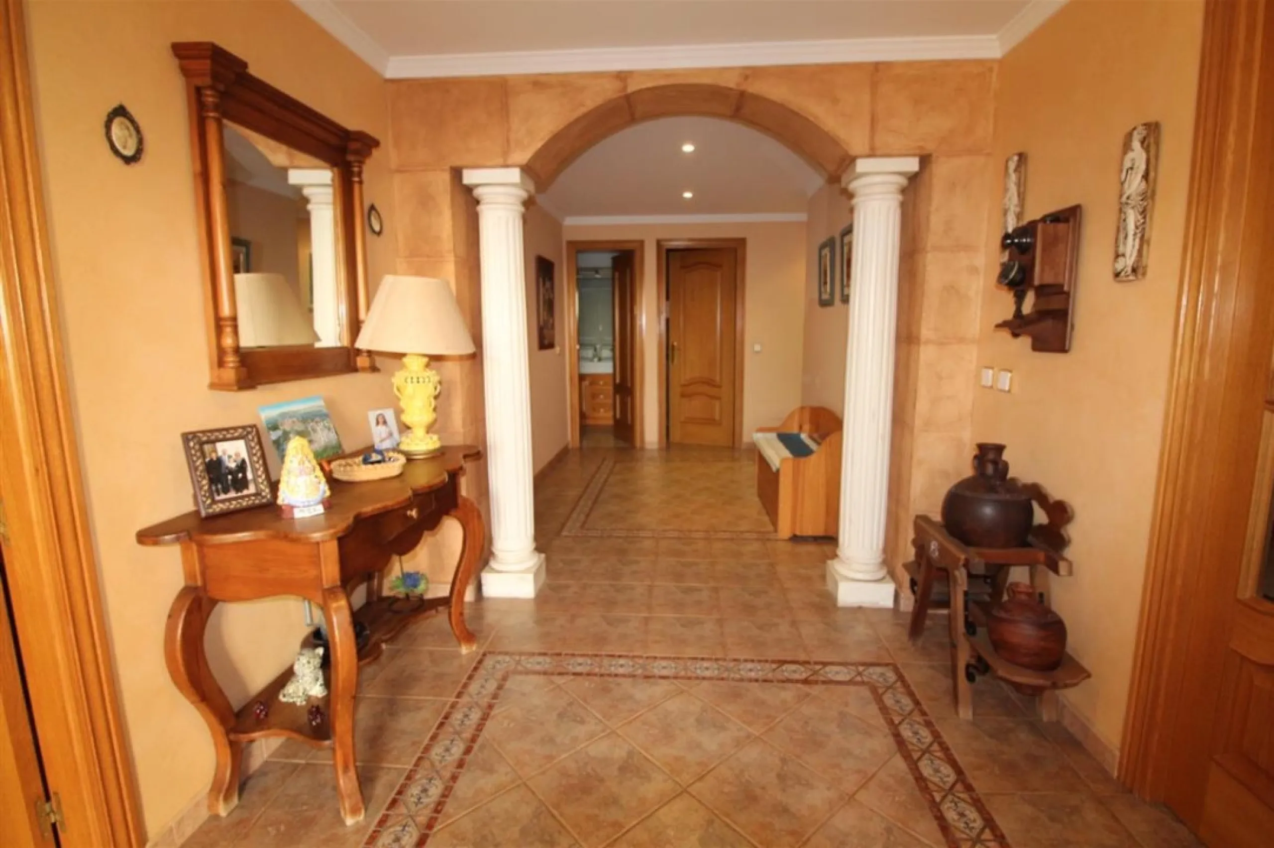 Estepona: Unique finca type property offered for sale, currently run as an events location and restaurant with living accommodation above. The ground floor has large outside area with bar, bbq area inside is a saloon, reception and bar area plus commercia