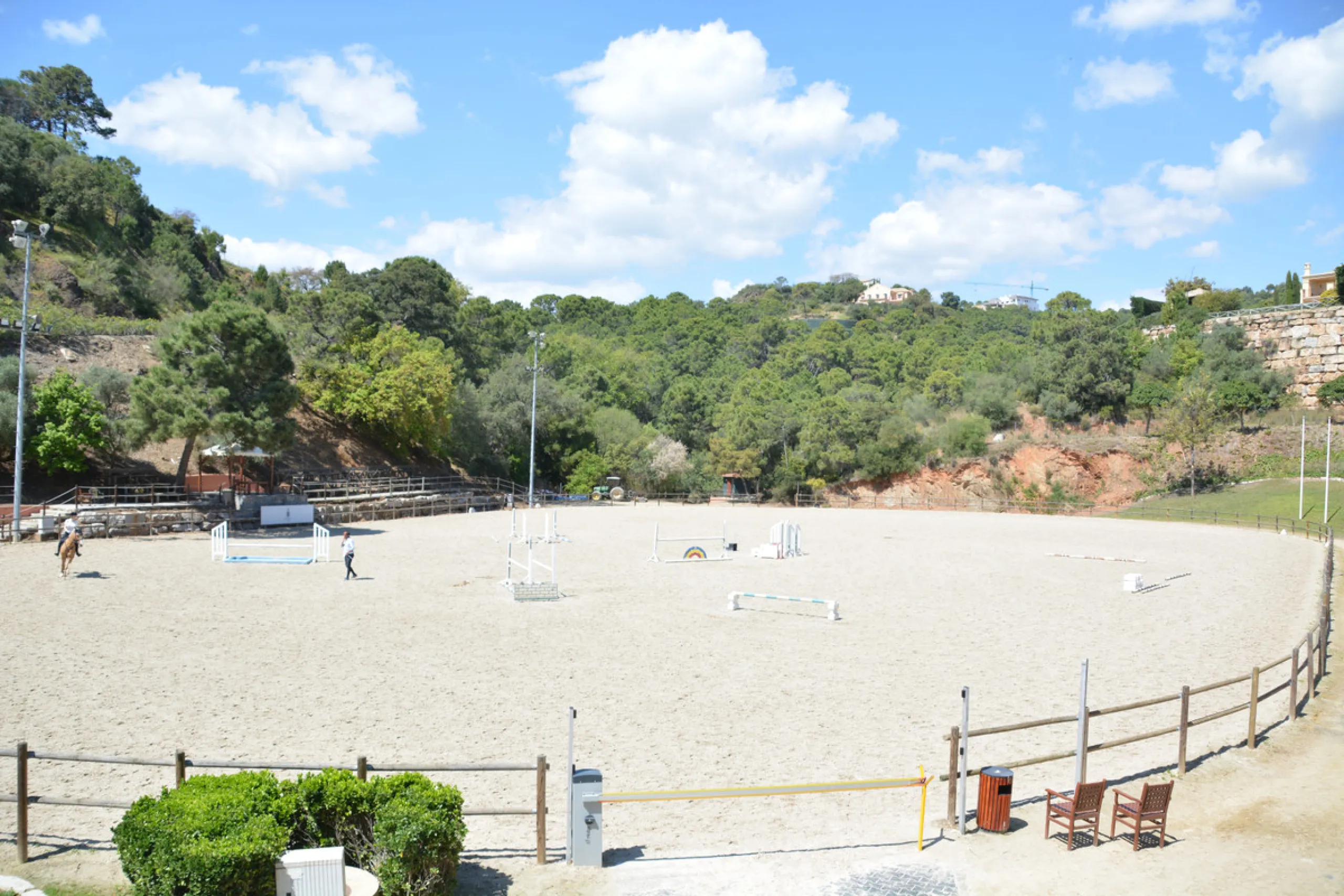 Beautiful 4.196 m2 plot for sale in the exclusive Marbella Club Golf Resort and Equestrian Center. The plot´s building allowance is about 10.6% meaning nearly 450 m2 in up to two floors plus terraces and basement (most likely with views due to the slope).
