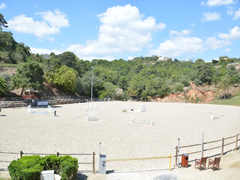 Beautiful 4.196 m2 plot for sale in the exclusive Marbella Club Golf Resort and Equestrian Center. The plot´s building allowance is about 10.6% meaning nearly 450 m2 in up to two floors plus terraces and basement (most likely with views due to the slope).