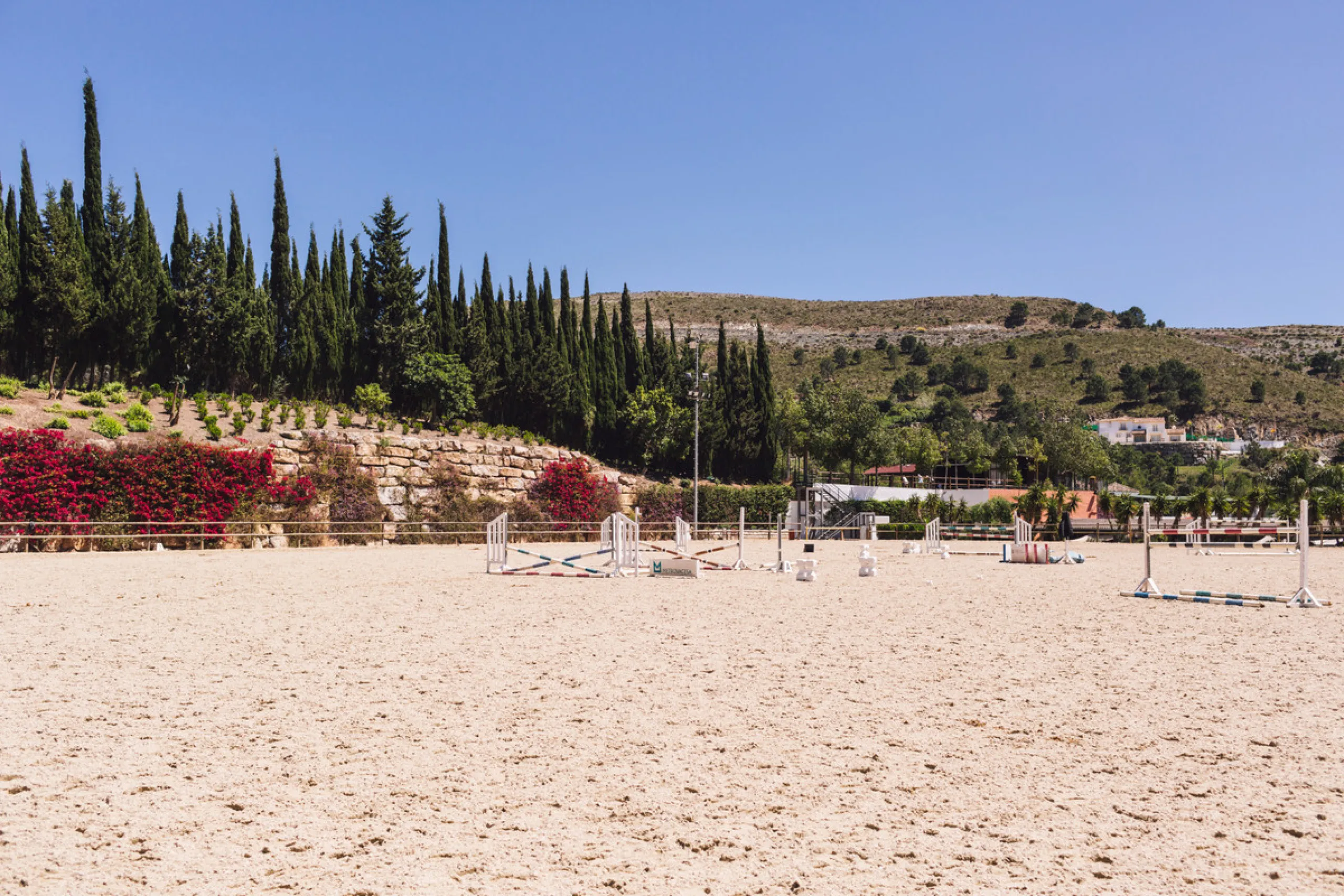 Beautiful 4.196 m2 plot for sale in the exclusive Marbella Club Golf Resort and Equestrian Center. The plot´s building allowance is about 10.6% meaning nearly 450 m2 in up to two floors plus terraces and basement (most likely with views due to the slope).