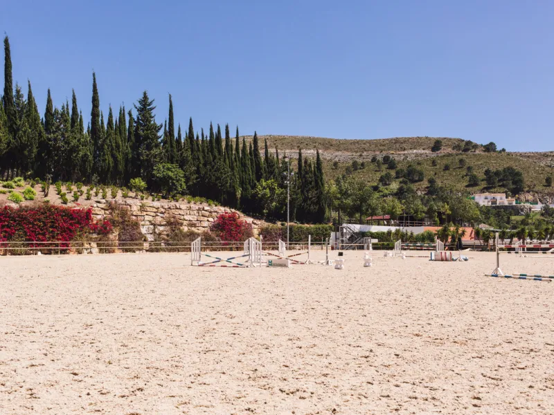 Beautiful 4.196 m2 plot for sale in the exclusive Marbella Club Golf Resort and Equestrian Center. The plot´s building allowance is about 10.6% meaning nearly 450 m2 in up to two floors plus terraces and basement (most likely with views due to the slope).