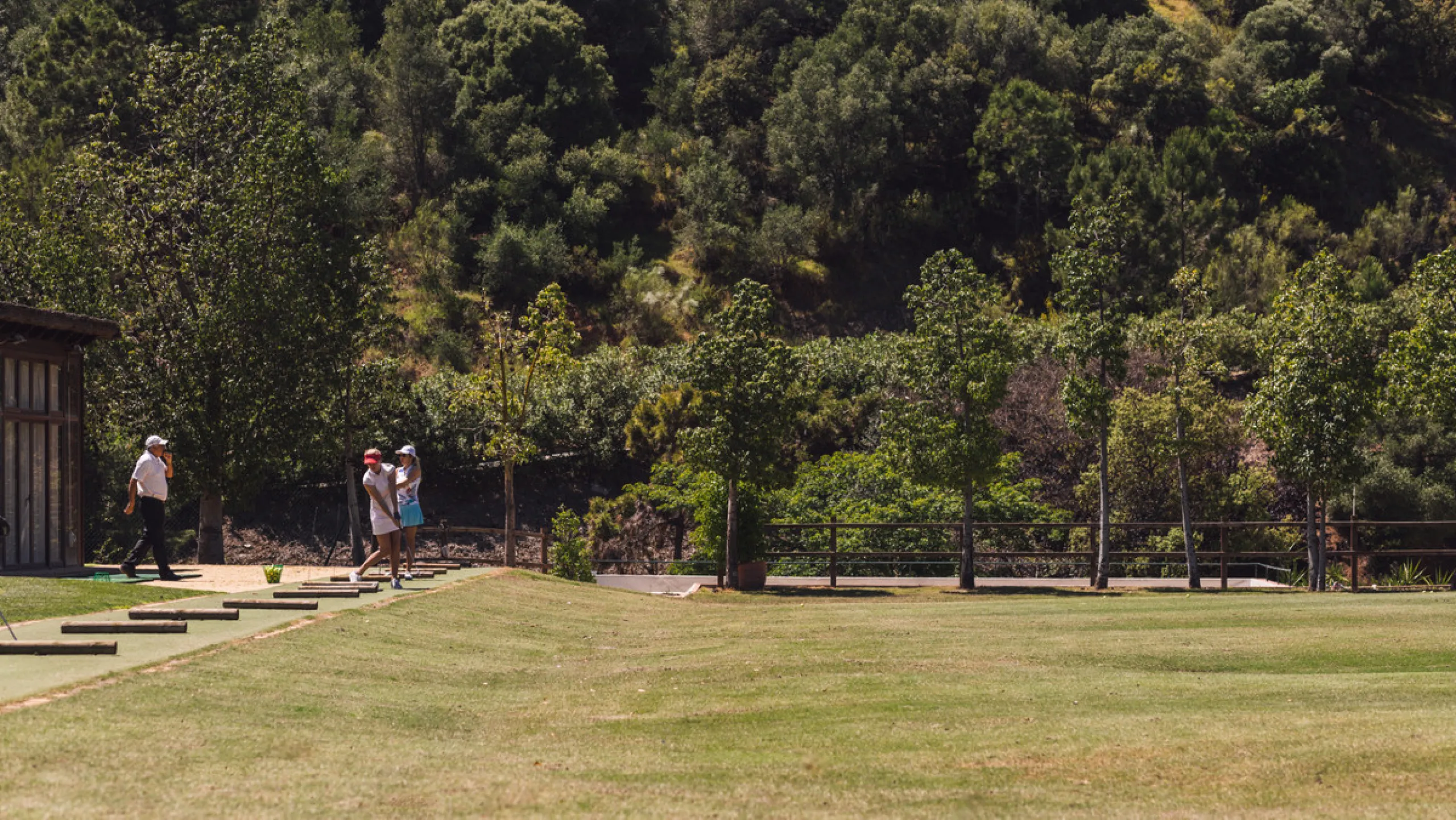 Beautiful 4.196 m2 plot for sale in the exclusive Marbella Club Golf Resort and Equestrian Center. The plot´s building allowance is about 10.6% meaning nearly 450 m2 in up to two floors plus terraces and basement (most likely with views due to the slope).