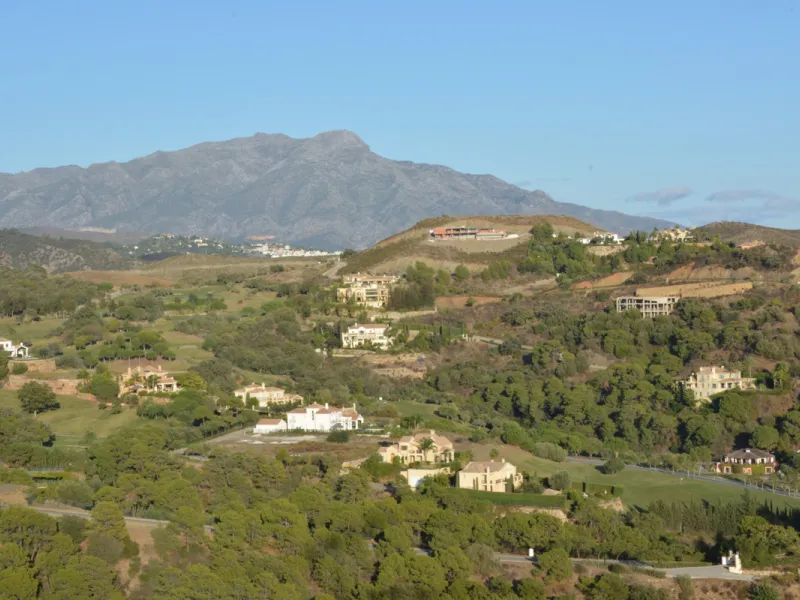 Beautiful 4.196 m2 plot for sale in the exclusive Marbella Club Golf Resort and Equestrian Center. The plot´s building allowance is about 10.6% meaning nearly 450 m2 in up to two floors plus terraces and basement (most likely with views due to the slope).