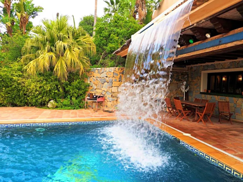 FANTASTIC VILLA OF HIGH ARCHITECTURAL LEVEL, on three floors with impressive panoramic views of the Mediterranean Sea and the mountains. Very exceptional details, such as its own winery, private tennis court, swimming pool with waterfall, park-like garden