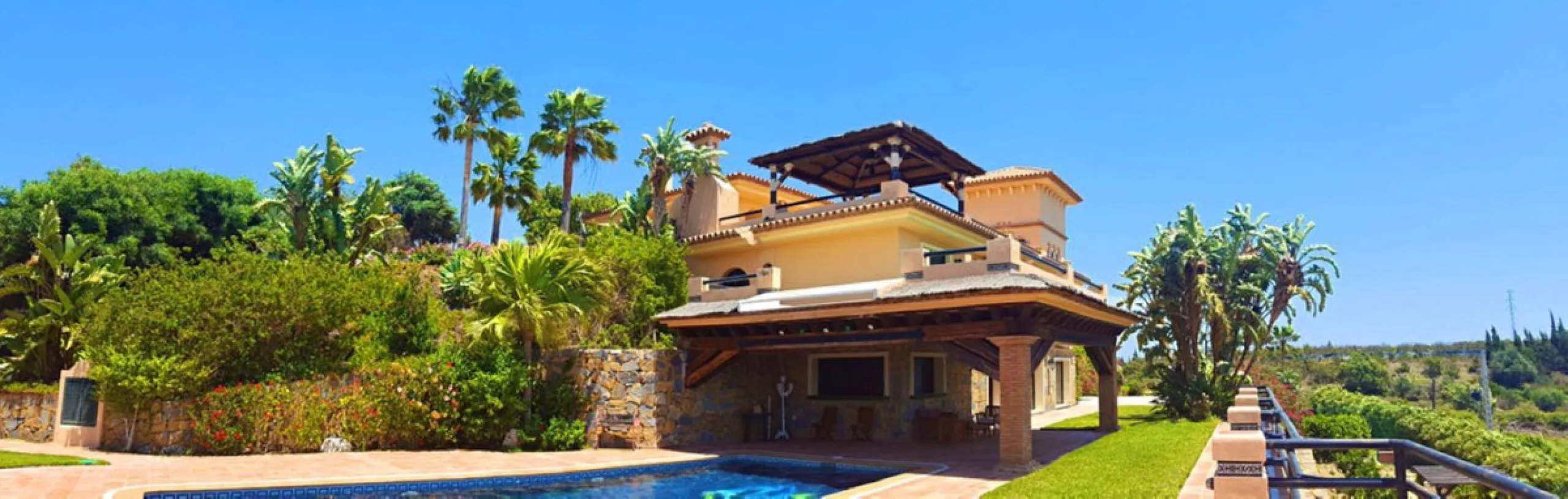 FANTASTIC VILLA OF HIGH ARCHITECTURAL LEVEL, on three floors with impressive panoramic views of the Mediterranean Sea and the mountains. Very exceptional details, such as its own winery, private tennis court, swimming pool with waterfall, park-like garden